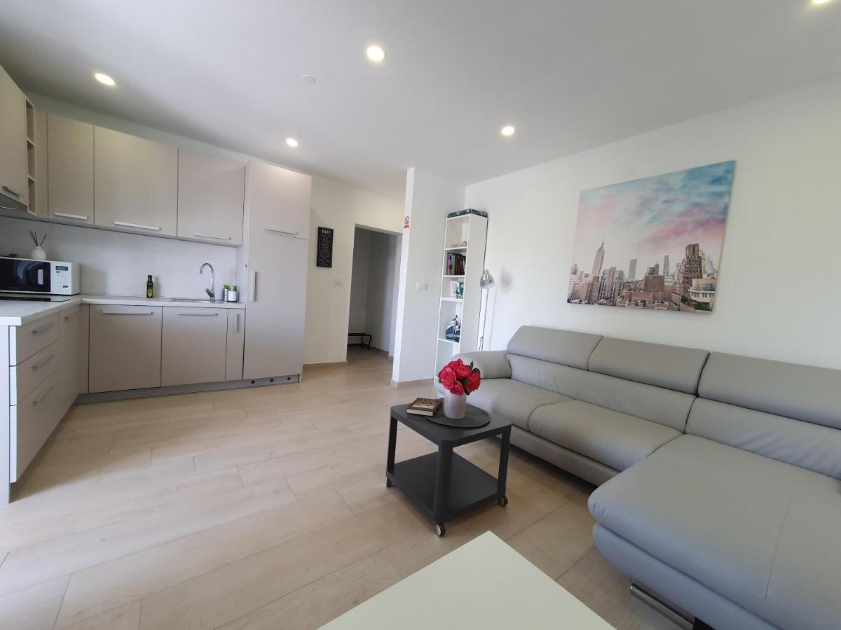 Apartmani Melanie 波雷奇 外观 照片