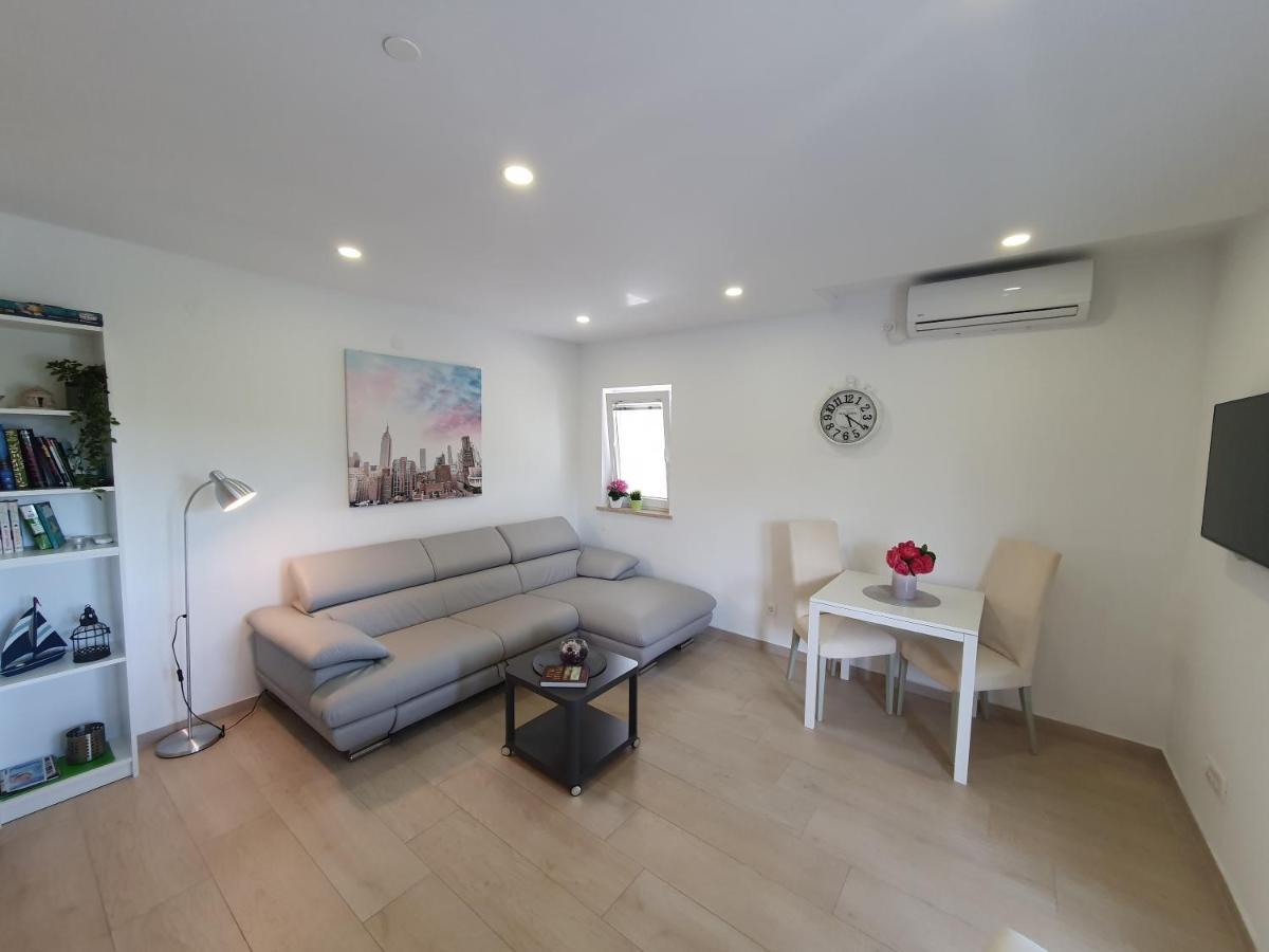 Apartmani Melanie 波雷奇 外观 照片