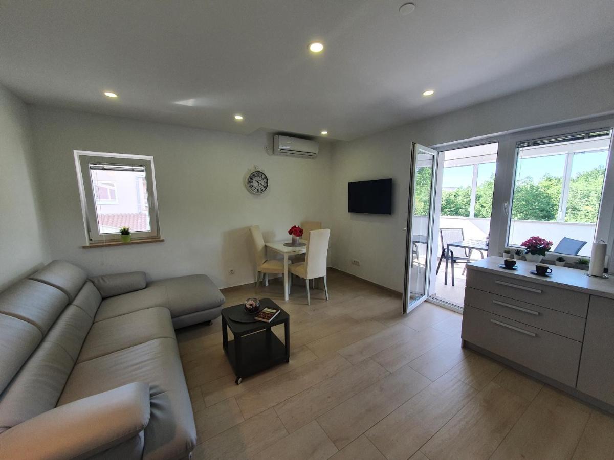 Apartmani Melanie 波雷奇 外观 照片