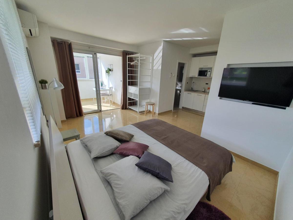 Apartmani Melanie 波雷奇 外观 照片